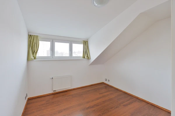 Gutova, Strašnice - Praha 10 | Pronájem, Byt, 4+kk, 99 m²