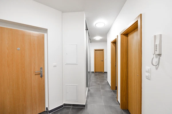 Nademlejnská, Hloubětín - Praha 9 | Pronájem, Byt, 3+kk, 92 m²