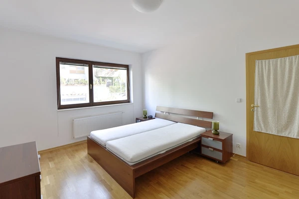 Irská, Vokovice - Prague 6 | Rent, Apartment, Three-bedroom (4+kk), 120 m²