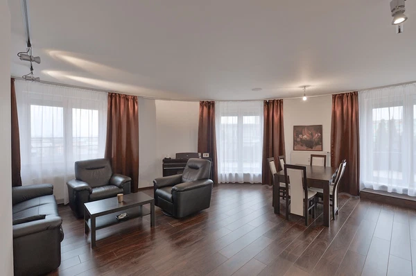 Kamelova, Záběhlice - Prague 10 | Sale, Apartment, Three-bedroom (4+kk), 277 m²