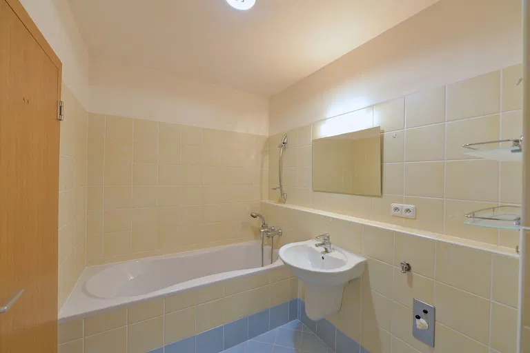 Běžecká, Břevnov - Prague 6 | Sale, Apartment, One-bedroom (2+kk), 76 m²