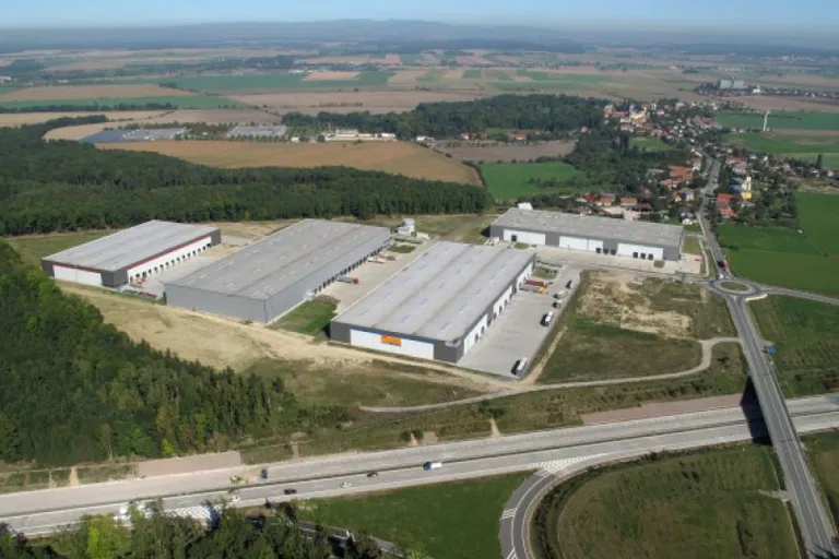 Dobřenice - Hradec Králové | Pronájem, Výrobní prostor, 13 446 m²