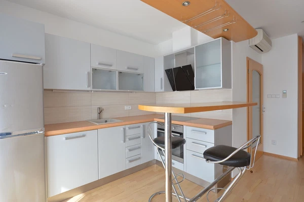 Závěrka, Břevnov - Prague 6 | Rent, Apartment, Three-bedroom (4+kk), 110 m²