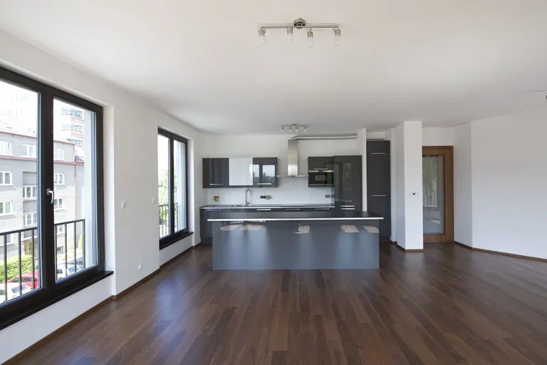 Bechyňova, Dejvice - Prague 6 | Rent, Apartment, Three-bedroom (4+kk), 125 m²