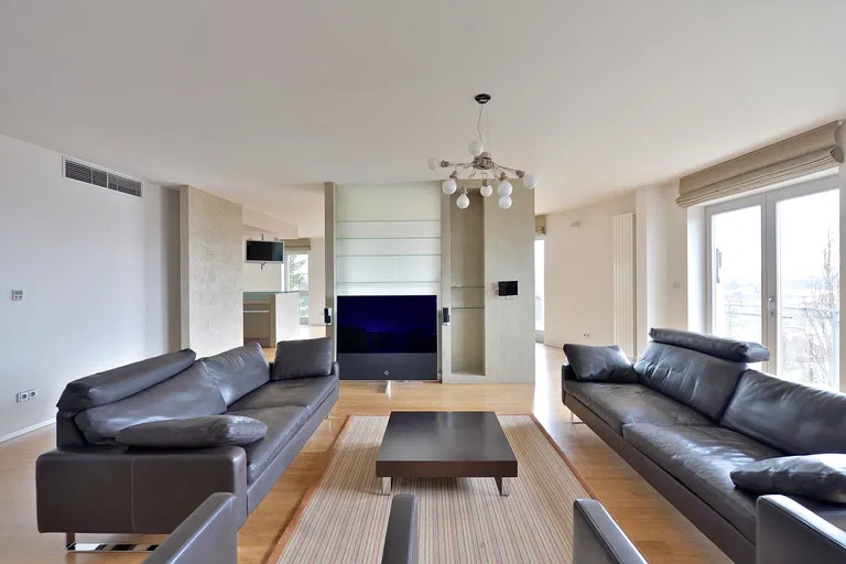 Na Hřebenech II, Podolí - Prague 4 | Rent, Apartment, Four-bedroom (5+kk), 310 m²