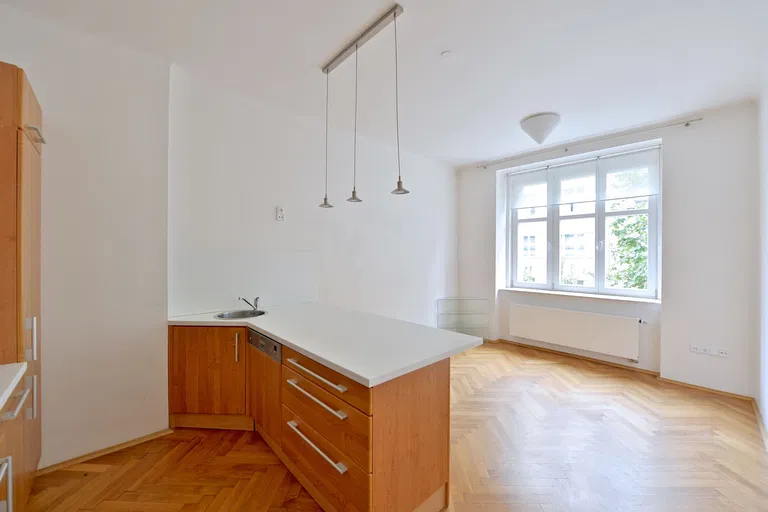 Uralská, Bubeneč - Praha 6 | Pronájem, Byt, 2+1, 84 m²