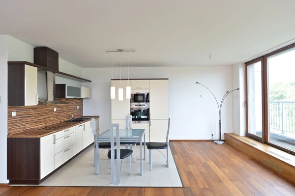 Kališnická, Žižkov - Prague 3 | Rent, Apartment, Three-bedroom (4+kk), 150 m²