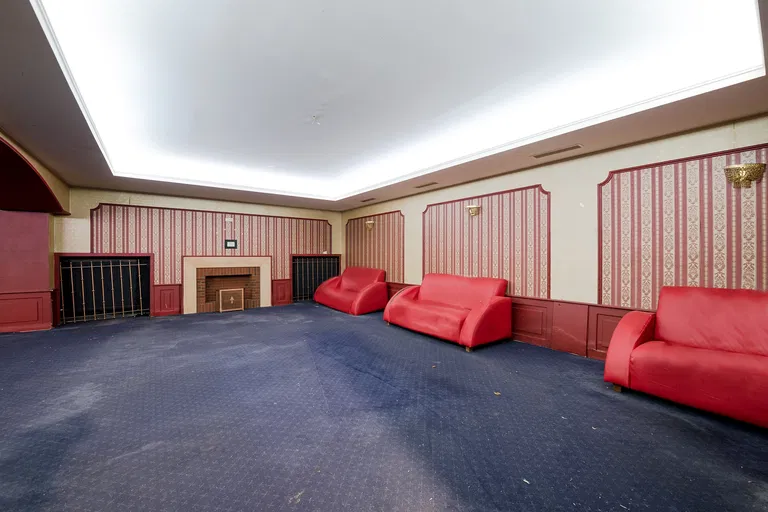 Holíčska, Petržalka - Bratislava V | Prenájom, Obchodný priestor, 400 m²