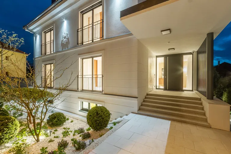 Nad Zlatnicí, Dejvice - Prague 6 | Sale, House, Six-bedroom (7+kk), 527 m²