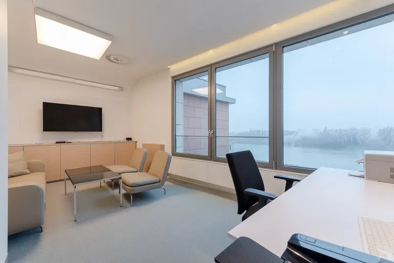 Pribinova, Staré Mesto - Bratislava I | Predaj, Kancelárie, 229 m²