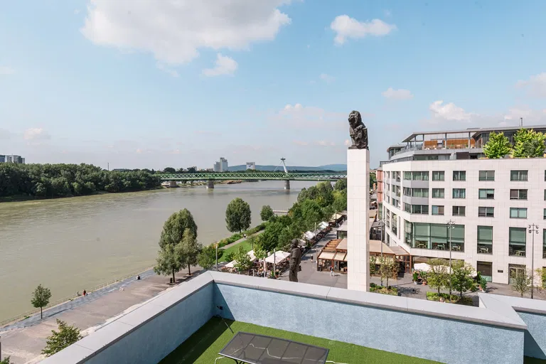 Pribinova, Staré Mesto - Bratislava I | Predaj, Kancelárie, 229 m²