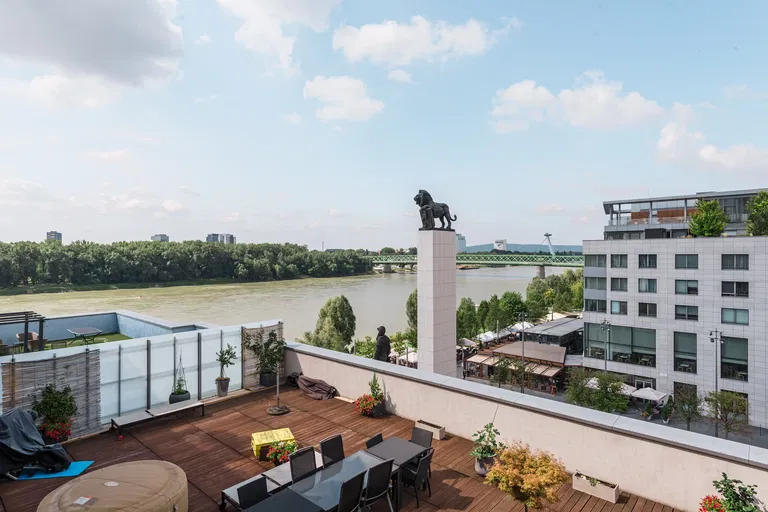Pribinova, Staré Mesto - Bratislava I | Predaj, Kancelárie, 229 m²