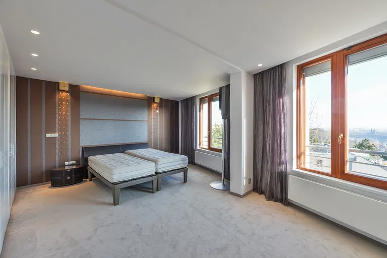 Klímova, Radlice - Praha 5 | Prenájom, Byt, 4-izbový, 231 m²