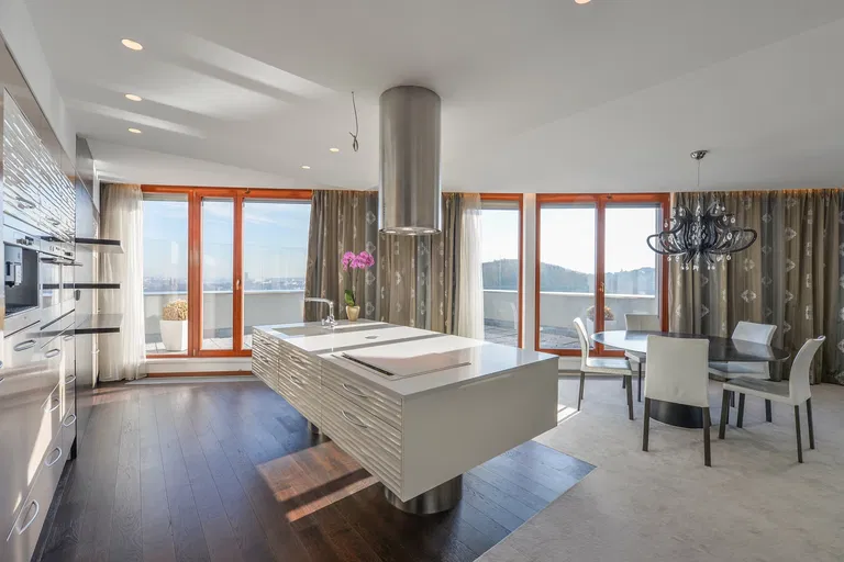 Klímova, Radlice - Praha 5 | Prenájom, Byt, 4-izbový, 231 m²