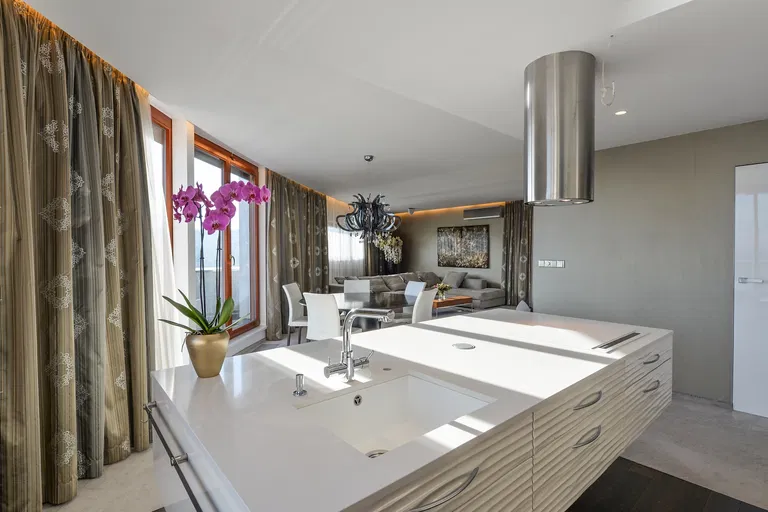 Klímova, Radlice - Praha 5 | Prenájom, Byt, 4-izbový, 231 m²