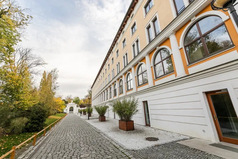 Mlýnská, Bubeneč - Praha 6 | Prenájom, Byt, 3-izbový, 130 m²