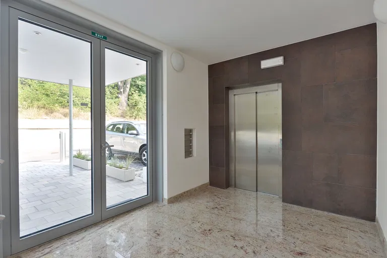 Na Šumavě, Smíchov - Prague 5 | Sale, Apartment, Three-bedroom (4+1), 190 m²