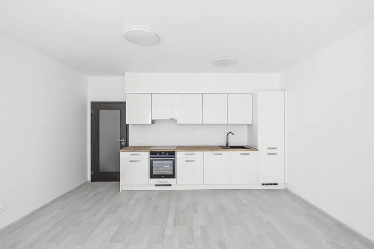 U Mlýnského kanálu, Karlín - Praha 8 | Prenájom, Byt, 3-izbový, 85 m²