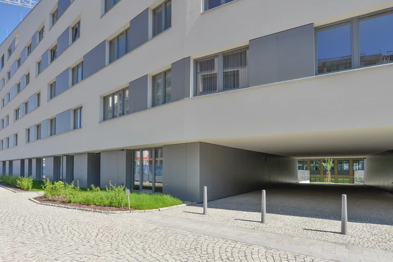 U Mlýnského kanálu, Karlín - Praha 8 | Prenájom, Byt, 3-izbový, 85 m²