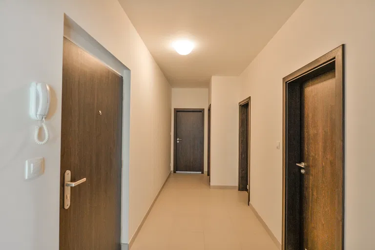 U Mlýnského kanálu, Karlín - Praha 8 | Prenájom, Byt, 3-izbový, 85 m²