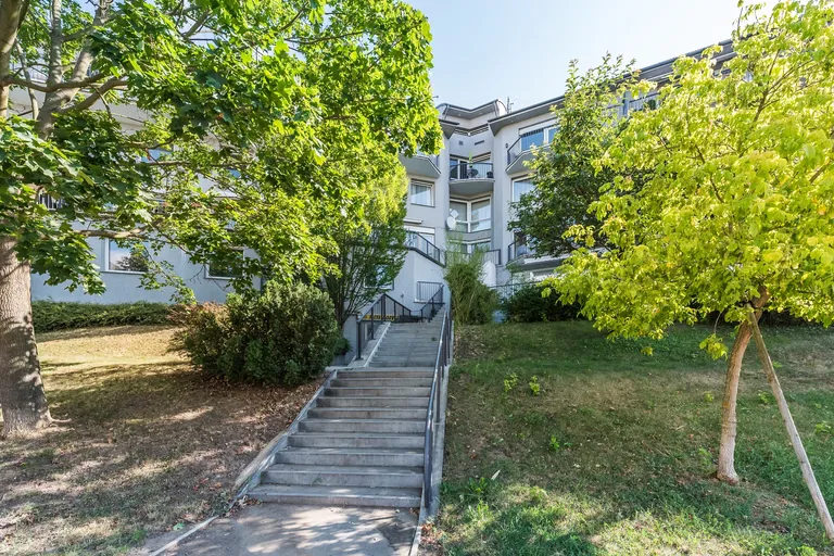 Libínská, Smíchov - Prague 5 | Sale, Apartment, Three-bedroom (4+1), 127 m²