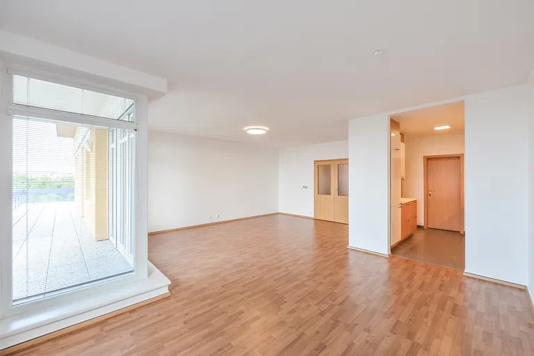 Nad Okrouhlíkem, Libeň - Praha 8 | Prenájom, Byt, 5-izbový, 186 m²