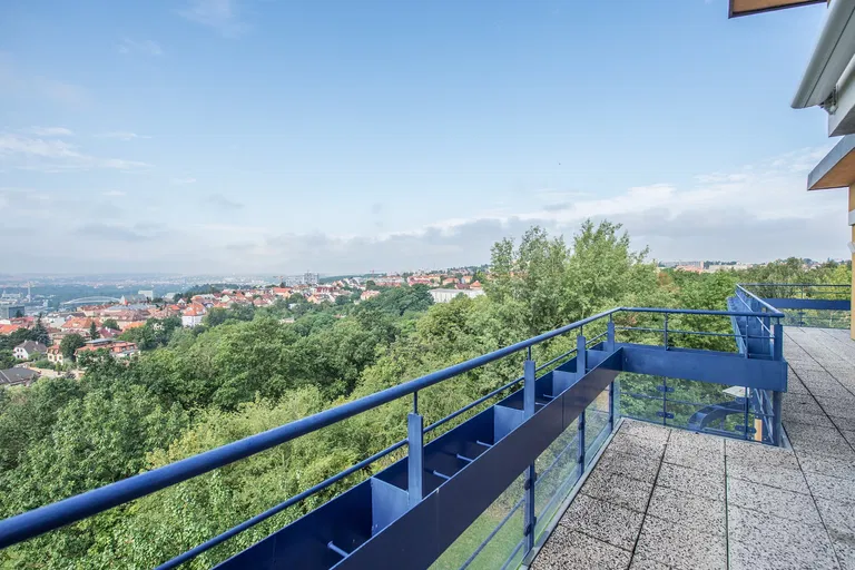 Nad Okrouhlíkem, Libeň - Praha 8 | Prenájom, Byt, 5-izbový, 186 m²