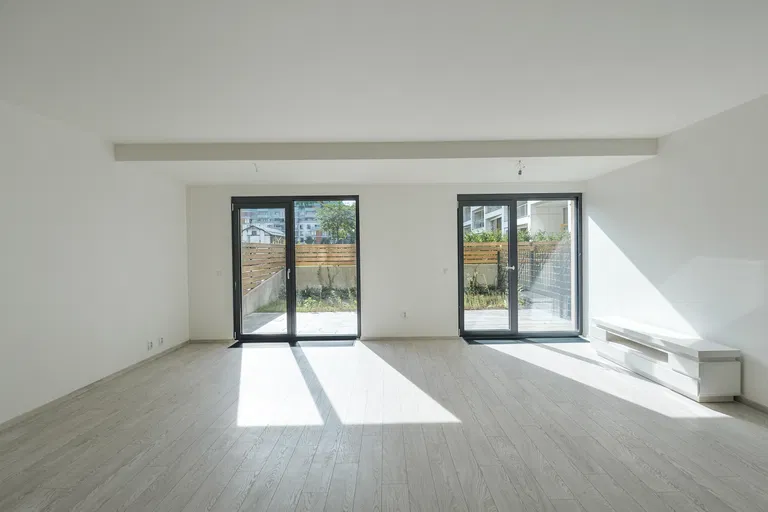 U Mlýnského kanálu, Karlín - Praha 8 | Prenájom, Byt, 3-izbový, 124 m²