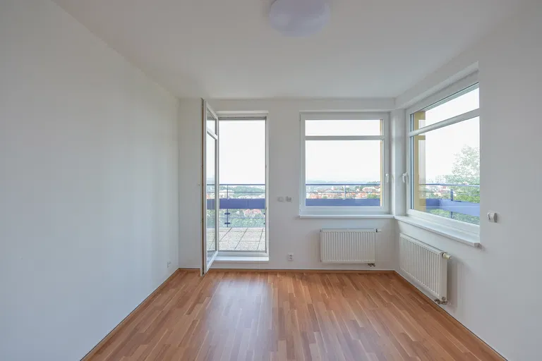 Nad Okrouhlíkem, Libeň - Praha 8 | Prenájom, Byt, 5-izbový, 186 m²
