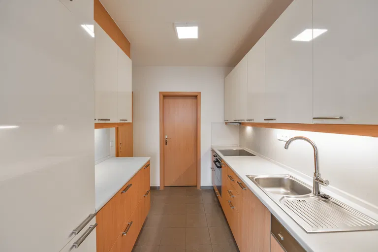 Nad Okrouhlíkem, Libeň - Praha 8 | Prenájom, Byt, 5-izbový, 186 m²