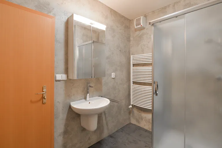 Nad Okrouhlíkem, Libeň - Praha 8 | Prenájom, Byt, 5-izbový, 186 m²