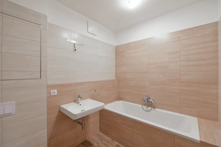 U Mlýnského kanálu, Karlín - Praha 8 | Prenájom, Byt, 3-izbový, 124 m²