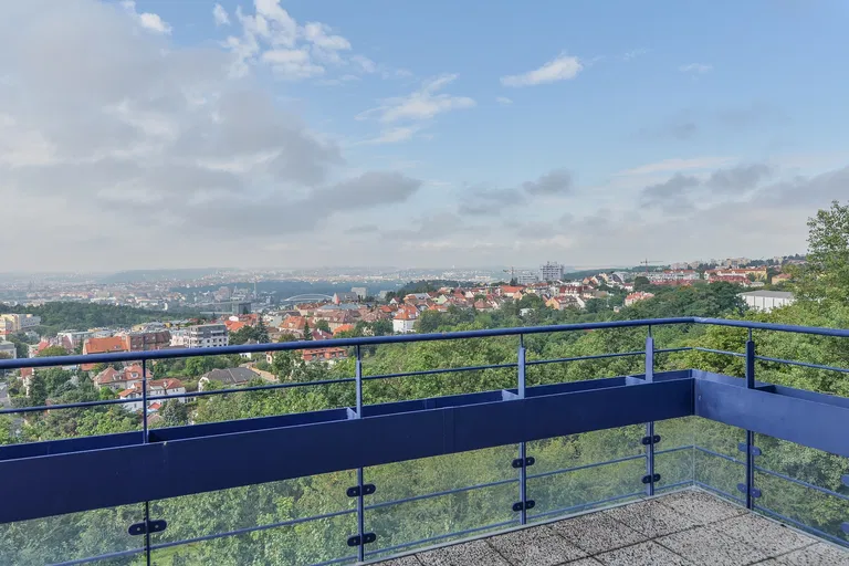 Nad Okrouhlíkem, Libeň - Praha 8 | Prenájom, Byt, 5-izbový, 186 m²