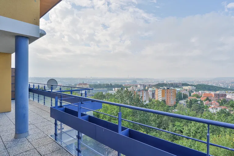 Nad Okrouhlíkem, Libeň - Praha 8 | Prenájom, Byt, 5-izbový, 186 m²
