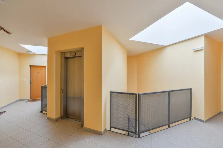 Nad Okrouhlíkem, Libeň - Praha 8 | Prenájom, Byt, 5-izbový, 186 m²