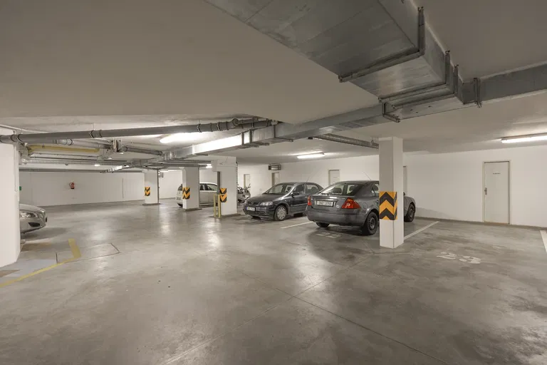 Nad Okrouhlíkem, Libeň - Praha 8 | Prenájom, Byt, 5-izbový, 186 m²
