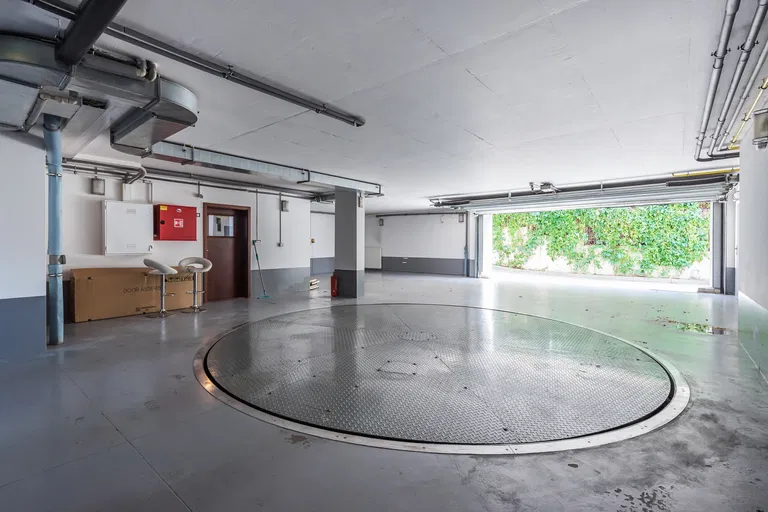 Nebušická, Nebušice - Praha 6 | Prenájom, Byt, 7-izbový, 500 m²