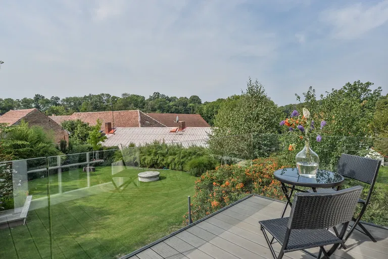Okoř - Praha-západ | Predaj, Rodinný dom, 6-izbový, 365 m²