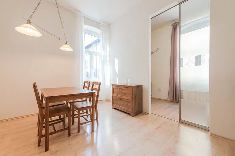 Palárikova, Staré Mesto - Bratislava I | Prenájom, Byt, 2-izbový, 47 m²
