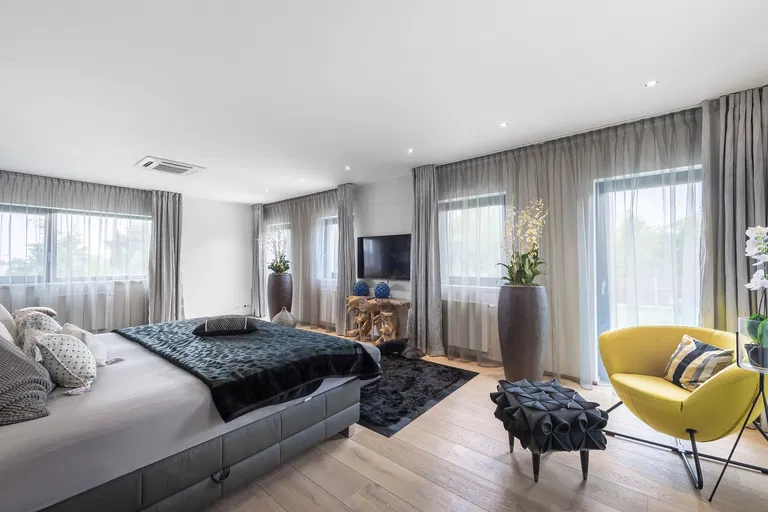 Pod Viaduktem, Stodůlky - Prague 5 | Sale, House, Five-bedroom (6+kk), 290 m²