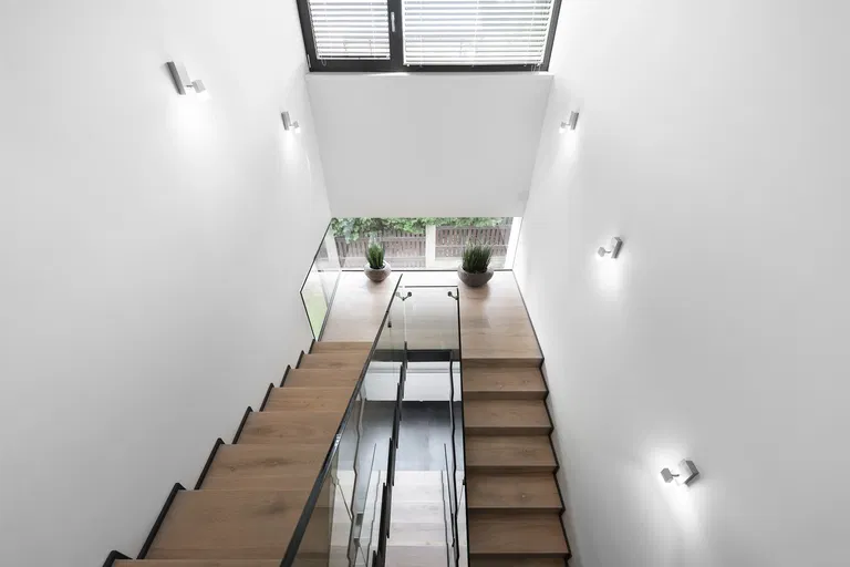 Pod Viaduktem, Stodůlky - Prague 5 | Sale, House, Five-bedroom (6+kk), 290 m²