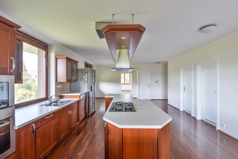 Nebušická, Nebušice - Praha 6 | Prenájom, Byt, 5-izbový, 319 m²