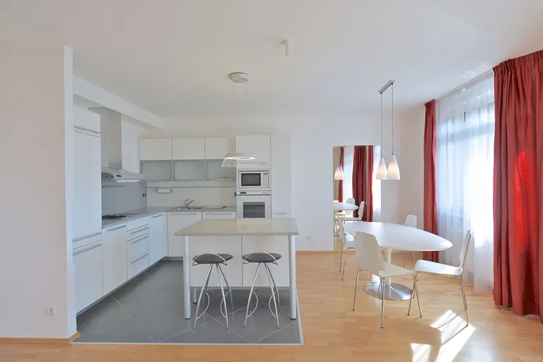 U Zvonařky, Vinohrady - Praha 2 | Prenájom, Byt, 3-izbový, 102 m²