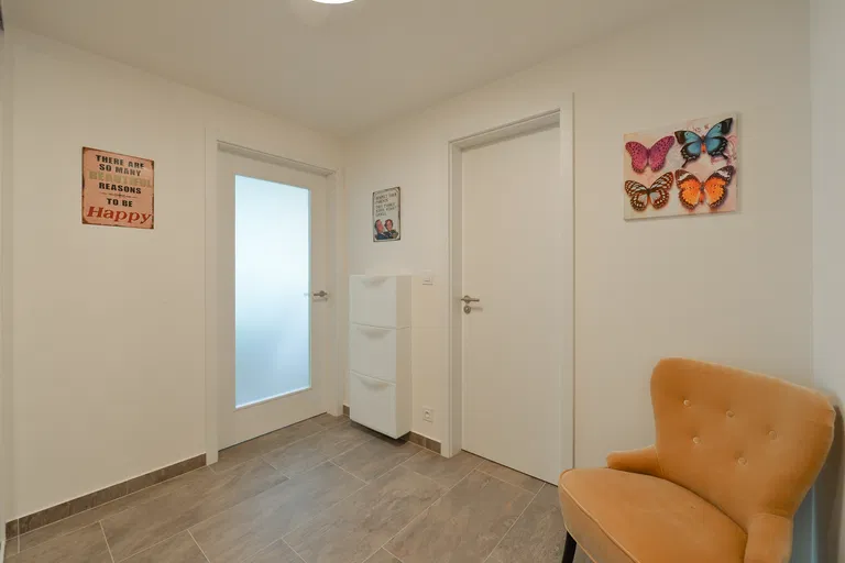 Pod Dvorem, Veleslavín - Praha 6 | Prenájom, Byt, 2-izbový, 60 m²