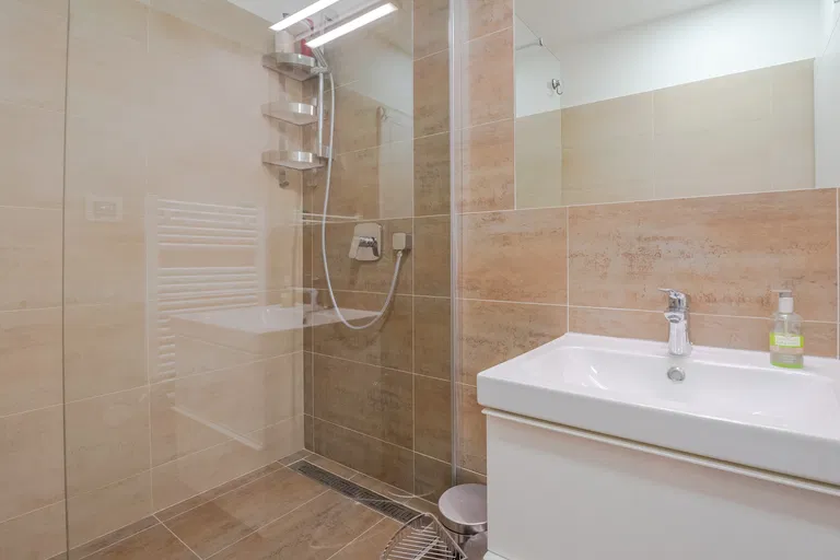 Dunajská, Staré Mesto - Bratislava I | Prenájom, Byt, 3-izbový, 173 m²