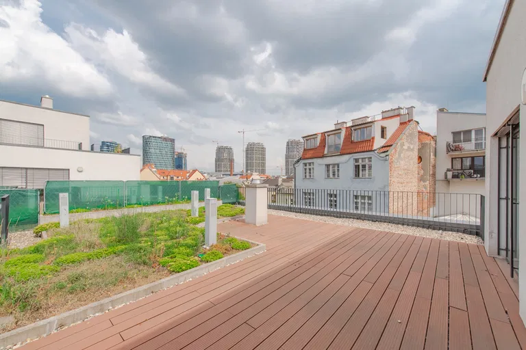Dunajská, Staré Mesto - Bratislava I | Prenájom, Byt, 3-izbový, 173 m²