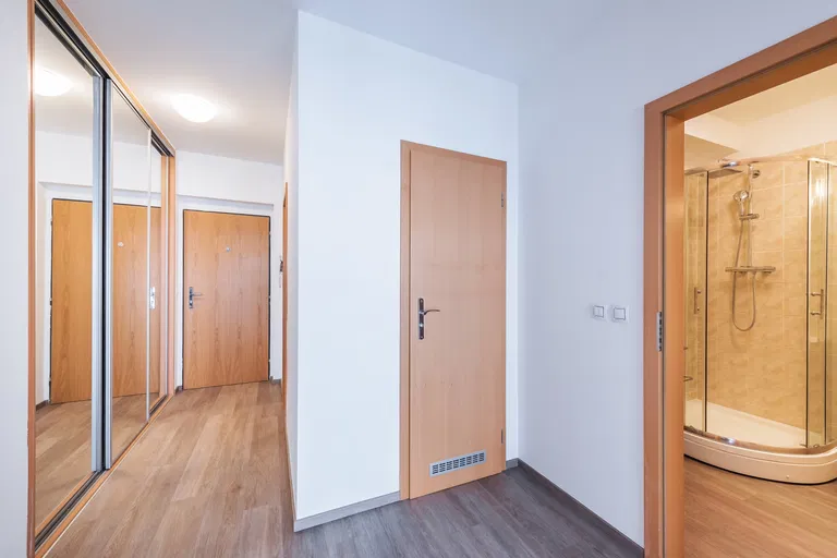 Nad Okrouhlíkem, Libeň - Prague 8 | Sale, Apartment, One-bedroom (2+1), 69 m²
