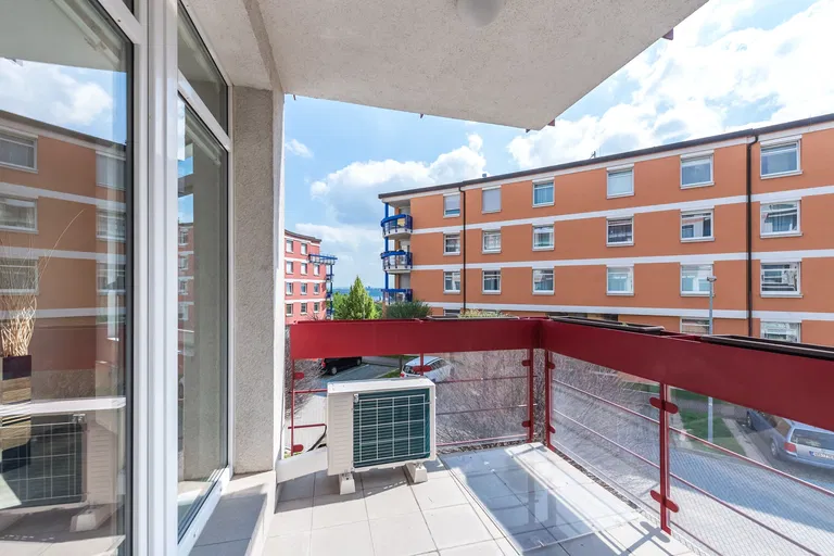 Nad Okrouhlíkem, Libeň - Prague 8 | Sale, Apartment, One-bedroom (2+1), 69 m²