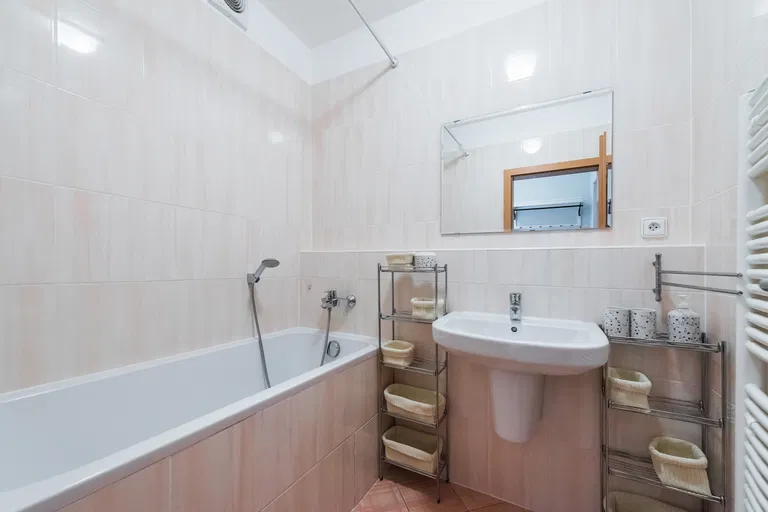 Na Maninách, Holešovice - Praha 7 | Prenájom, Byt, 2-izbový, 80 m²