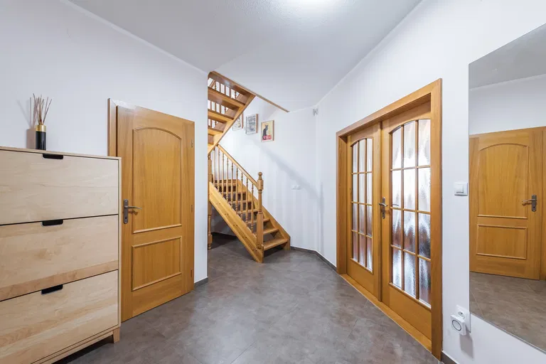 Tylova, Šestajovice - Praha-východ | Predaj, Rodinný dom, 5-izbový, 240 m²